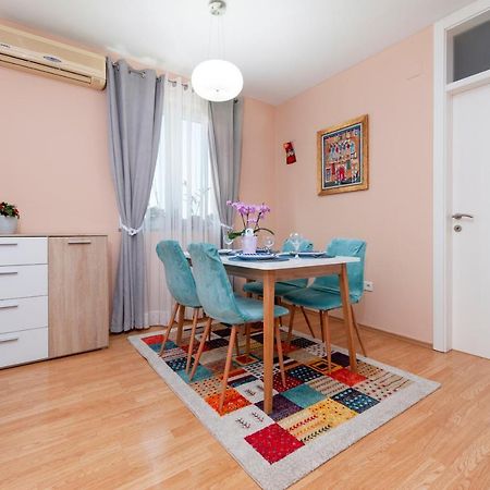 Apartment Deluxe Ровінь Екстер'єр фото