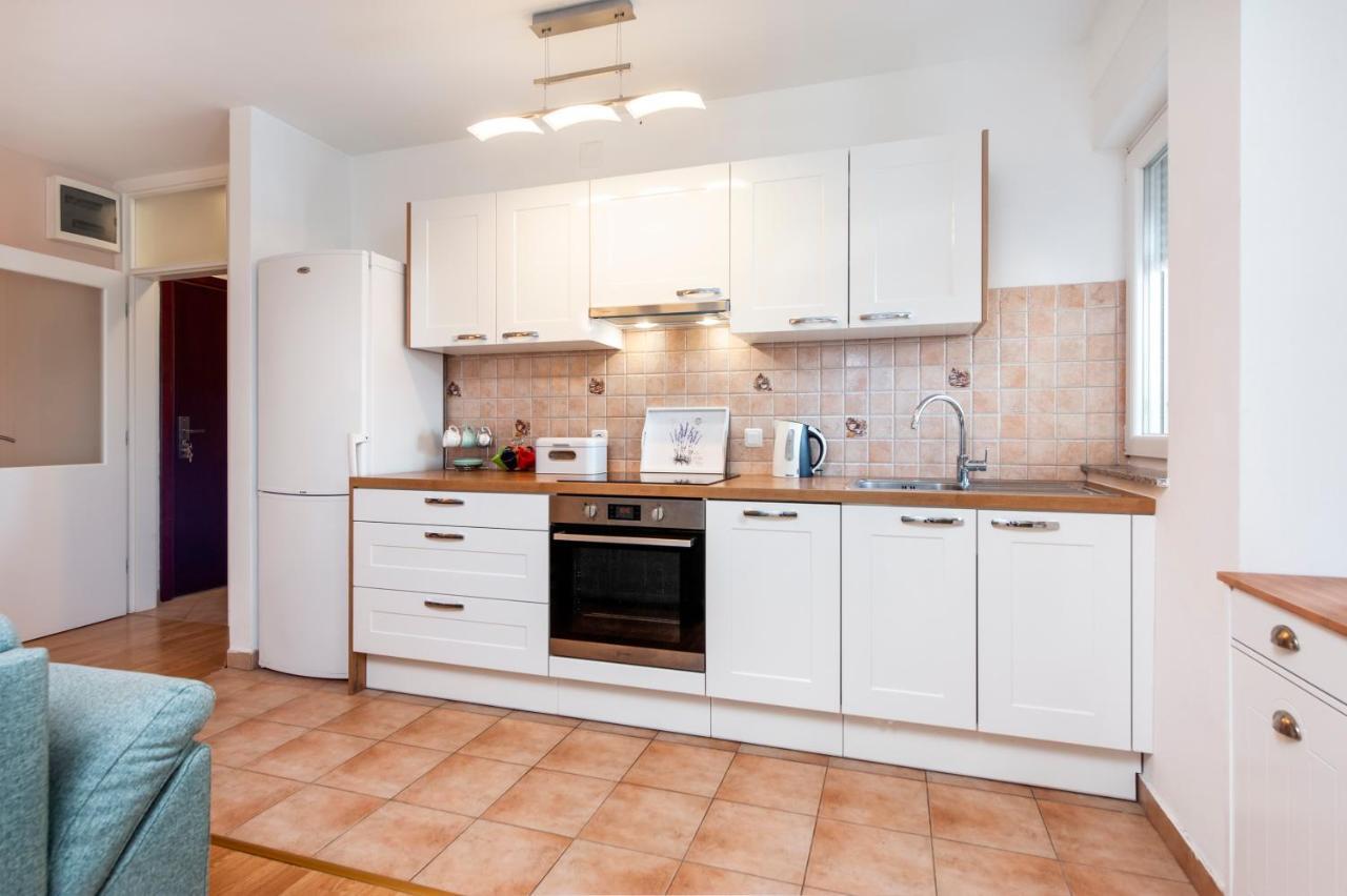 Apartment Deluxe Ровінь Екстер'єр фото