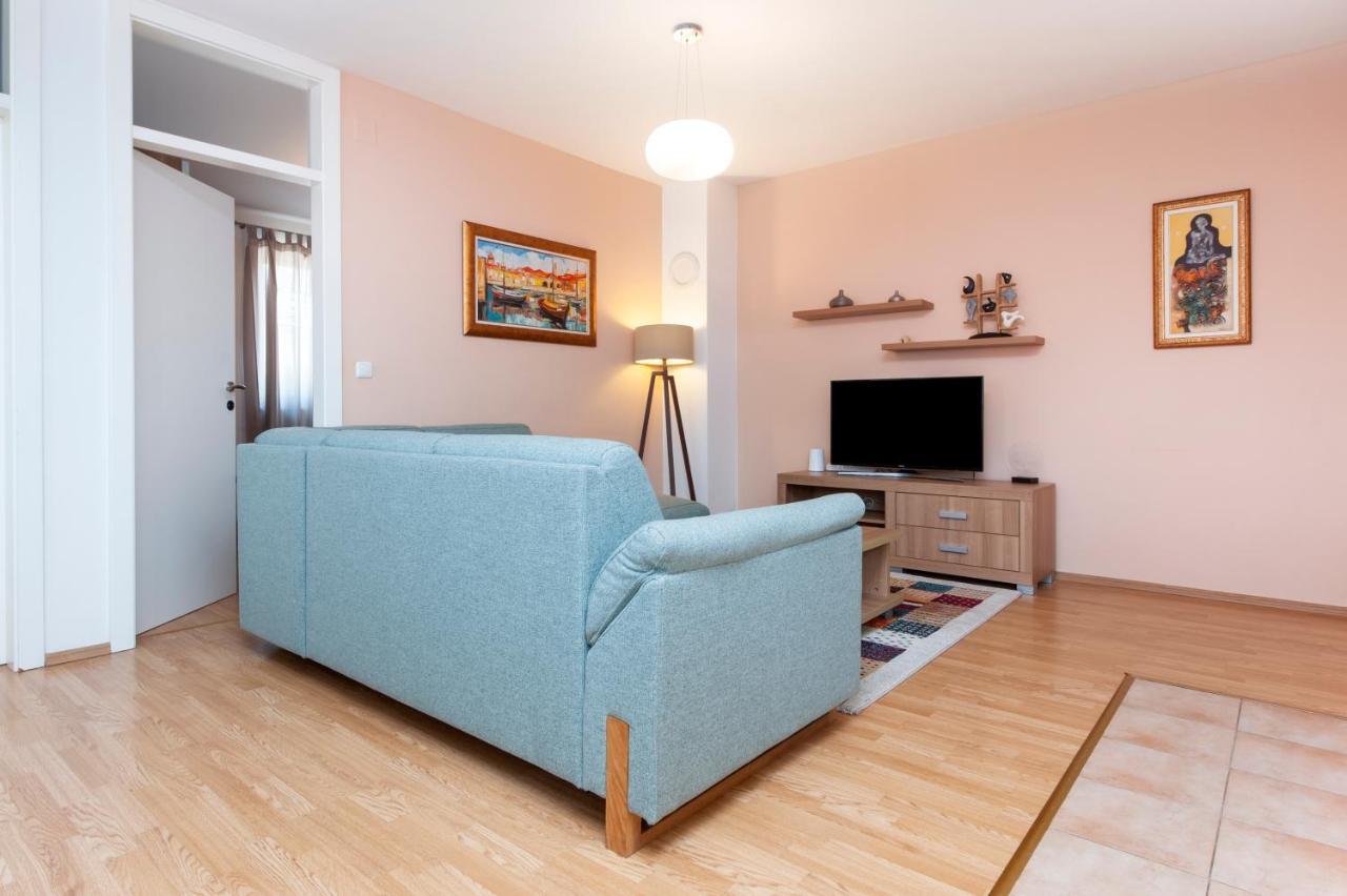 Apartment Deluxe Ровінь Екстер'єр фото