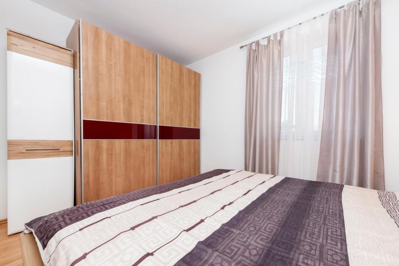 Apartment Deluxe Ровінь Екстер'єр фото