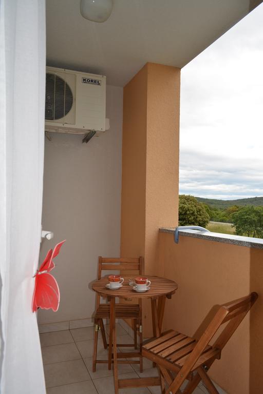Apartment Deluxe Ровінь Екстер'єр фото